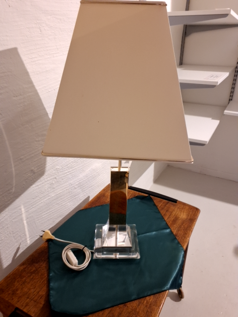 Retro bord lampe i akryl og messing